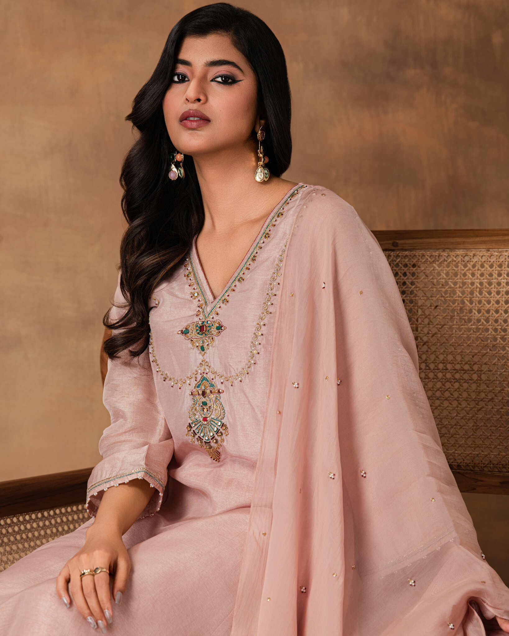 Swarn Pastel Pink Silk Embroidered Kurta Set with Organza Dupatta – Close-Up View