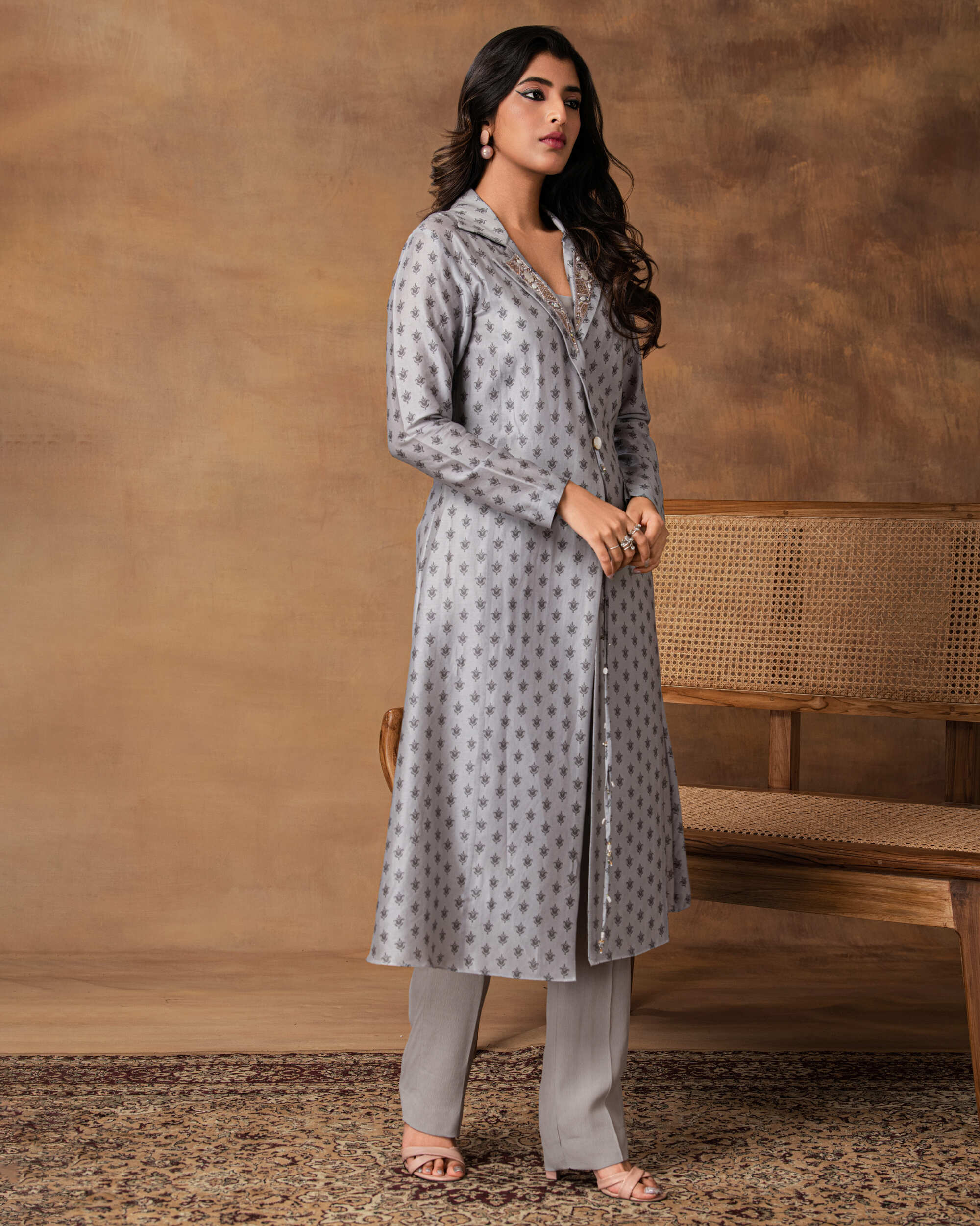 Chaand Grey Printed Booti Chanderi Jacket Style Kurta Set – Rigth Side View