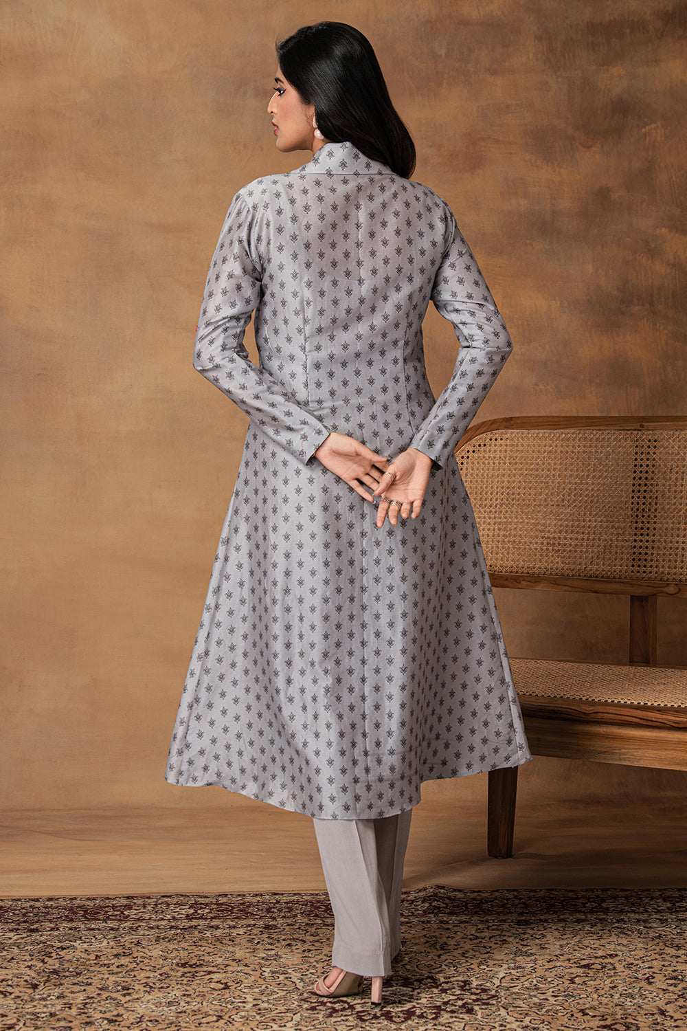 Chaand Grey Printed Booti Chanderi Jacket Style Kurta Set – Rigth Side View
