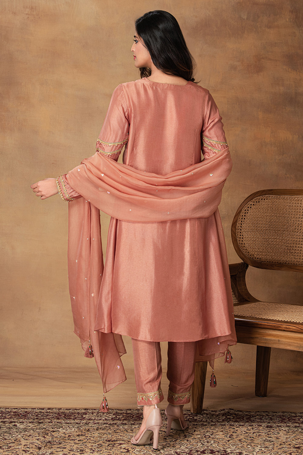 Shyaamras Mocha Pink Silk Embroidered Kurta Set with Organza Dupatta – Neck Close View