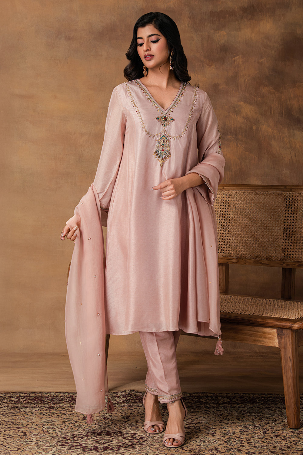 Swarn Pastel Pink Silk Embroidered Kurta Set with Organza Dupatta – Side View