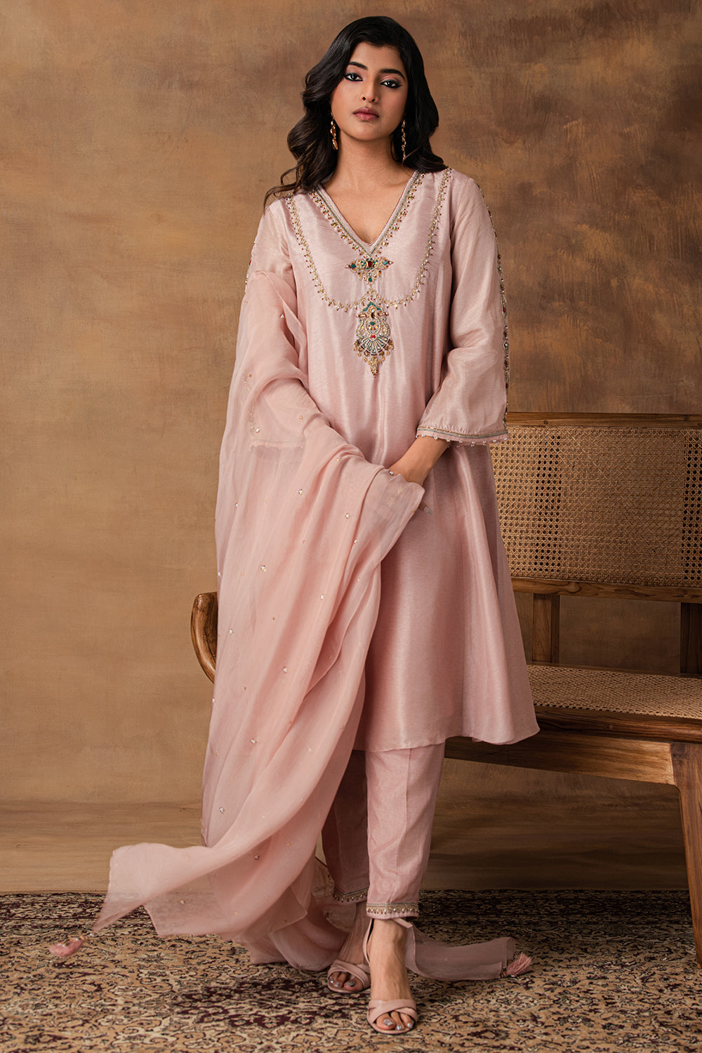 Swarn Pastel Pink Silk Embroidered Kurta Set with Organza Dupatta – Close-Up View